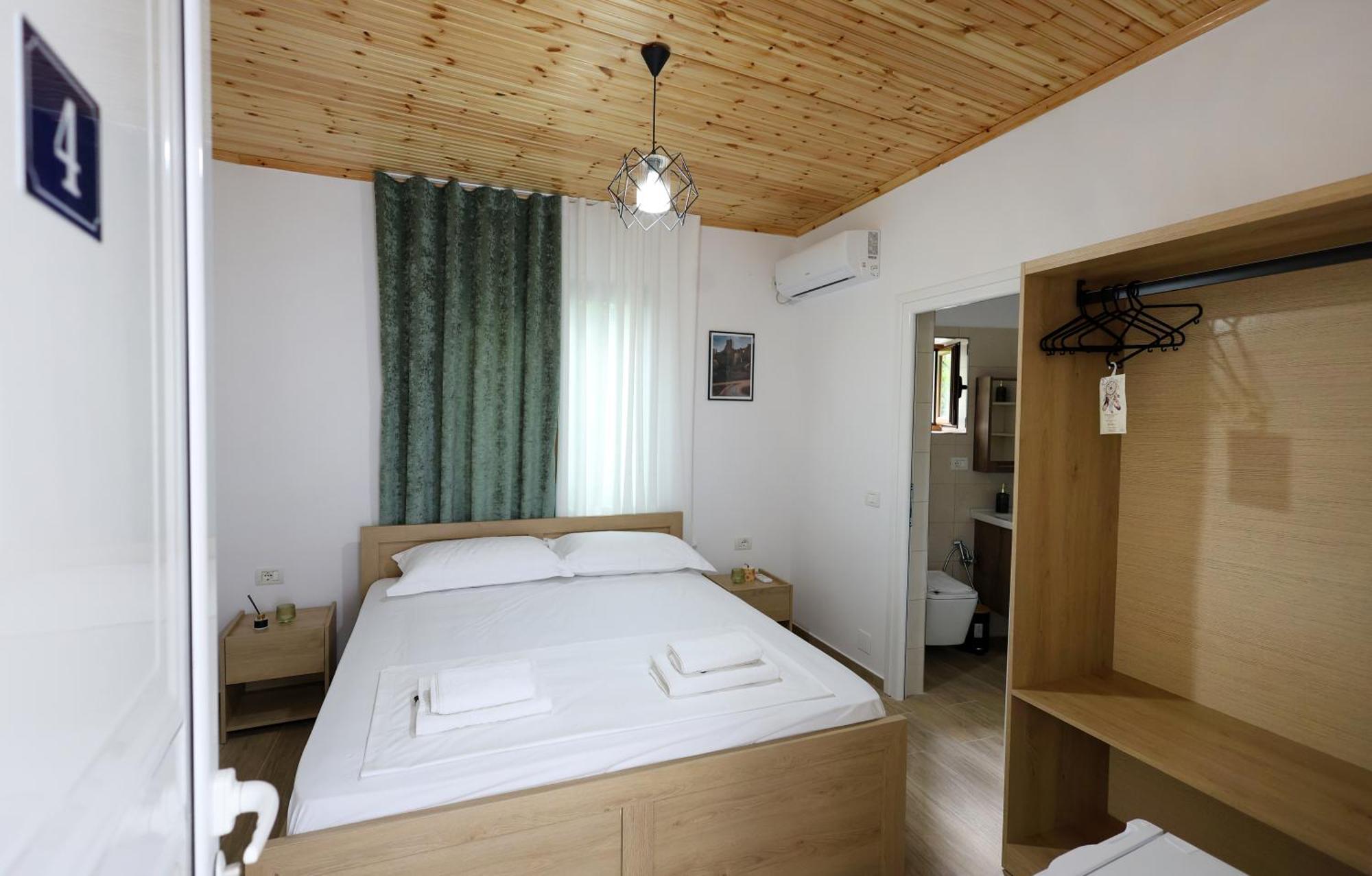 Hotel Vila Vreko B&B Berat Exterior photo