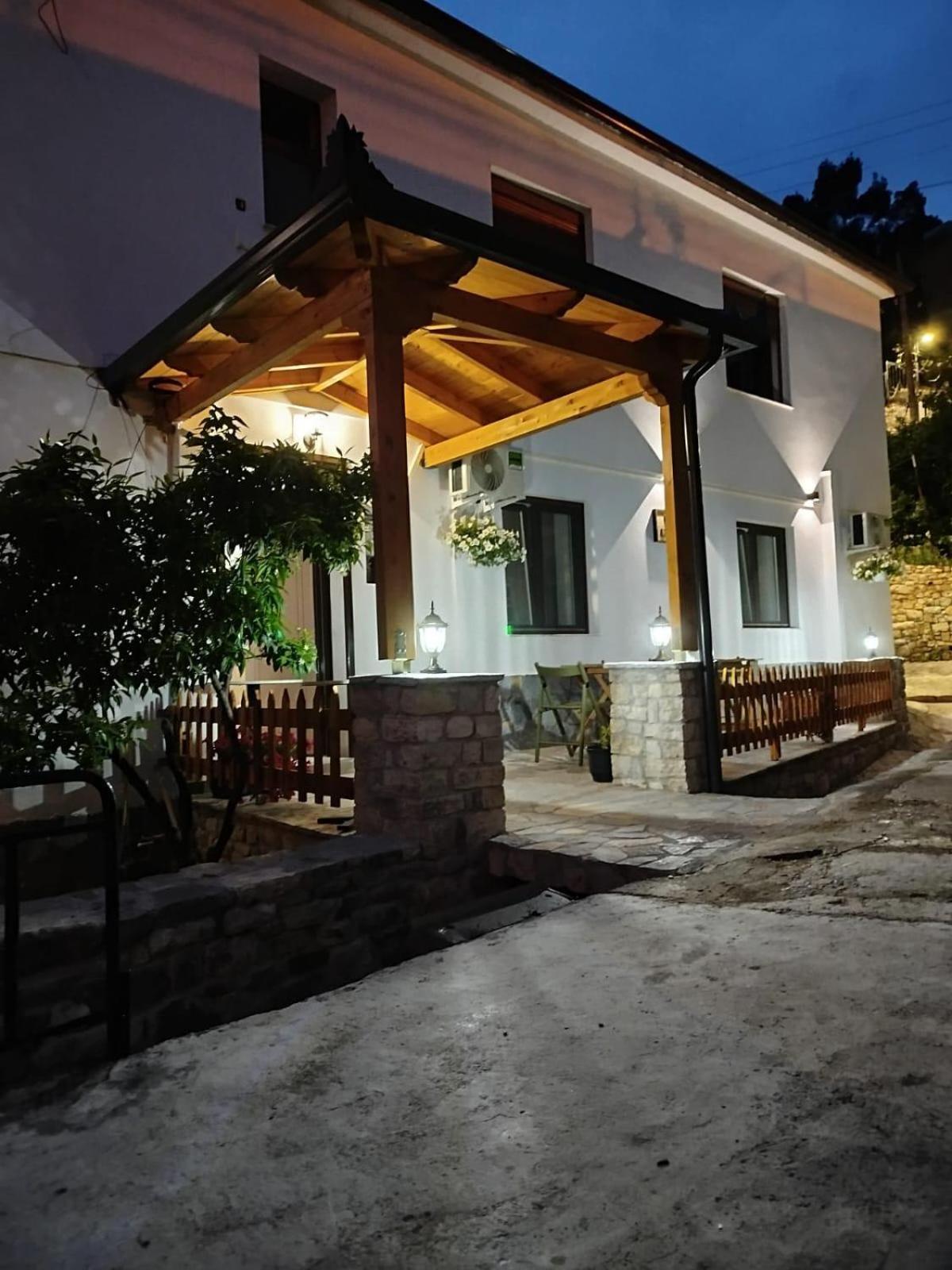 Hotel Vila Vreko B&B Berat Exterior photo