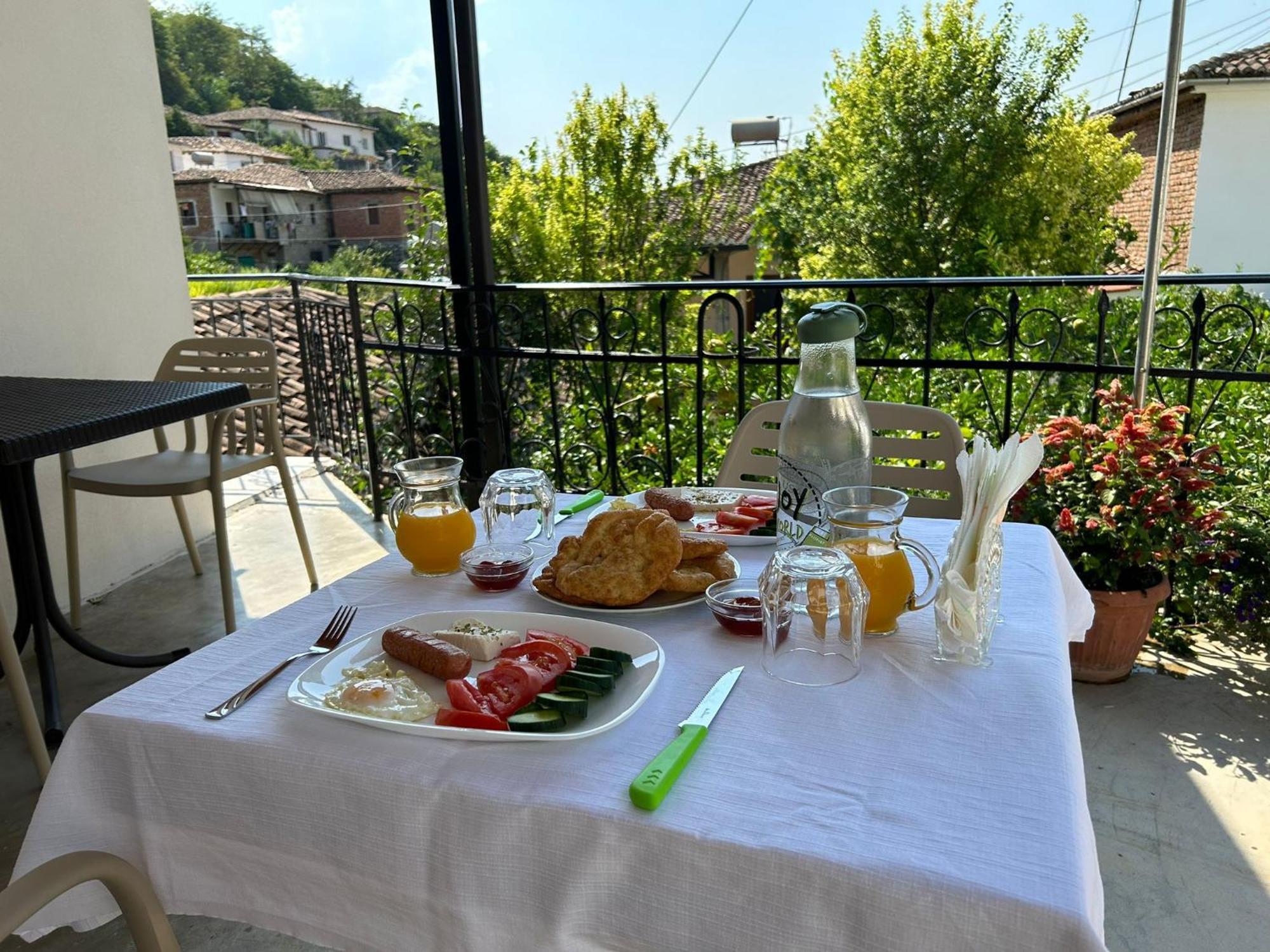 Hotel Vila Vreko B&B Berat Exterior photo