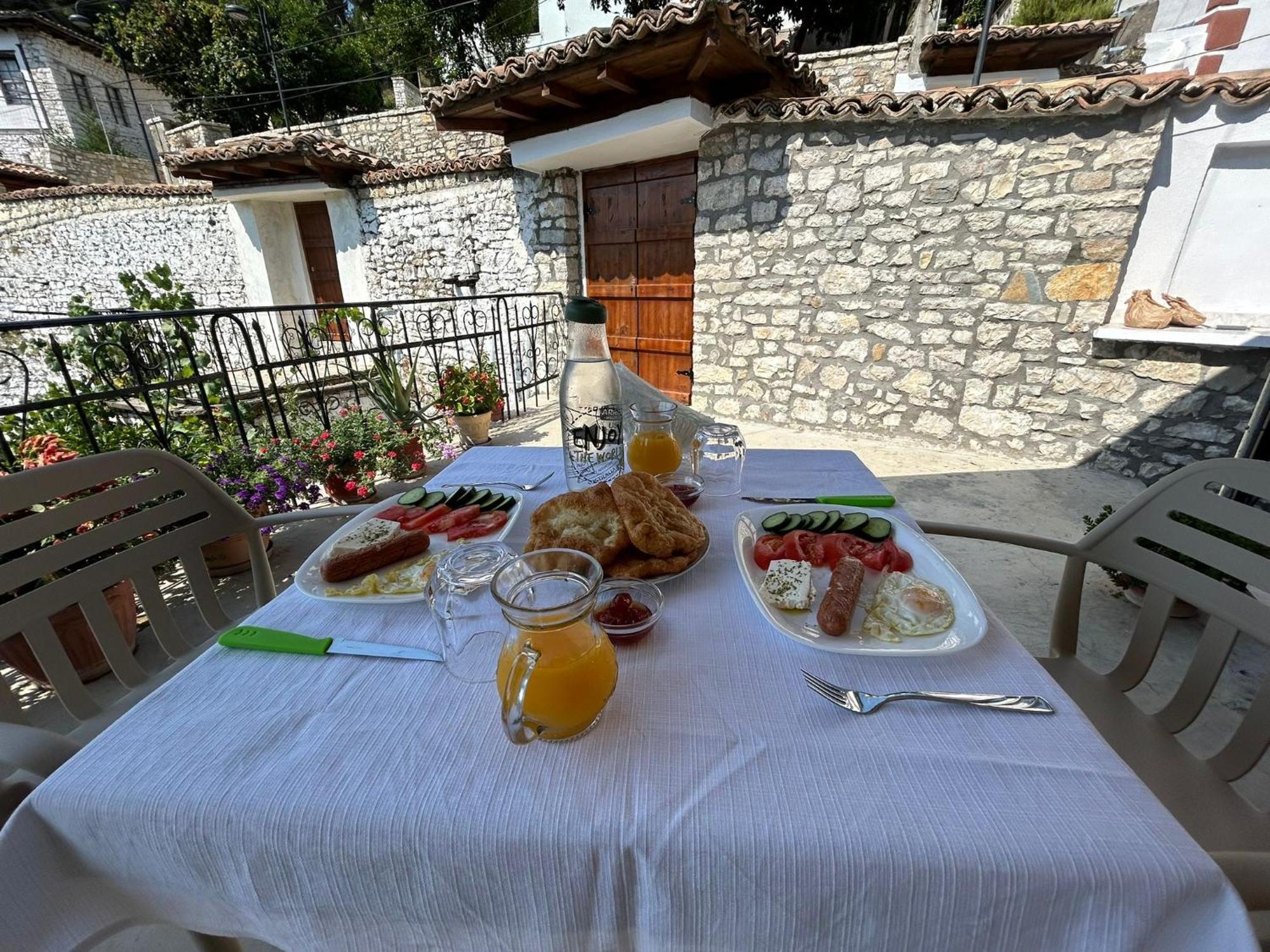 Hotel Vila Vreko B&B Berat Exterior photo