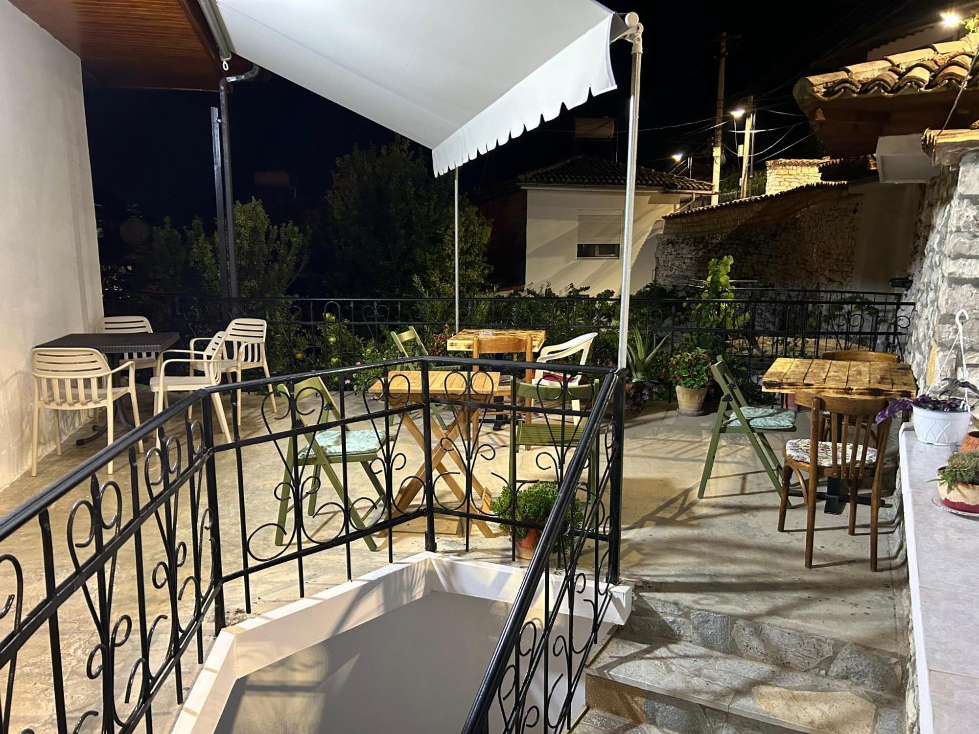 Hotel Vila Vreko B&B Berat Exterior photo