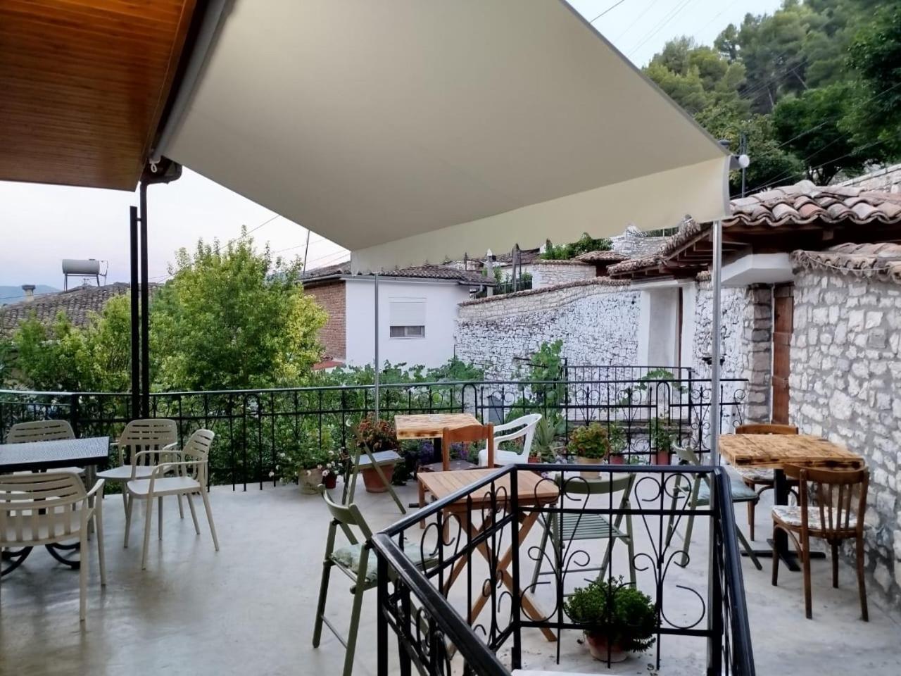 Hotel Vila Vreko B&B Berat Exterior photo